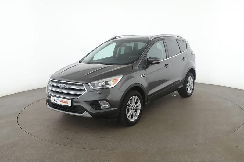 Grau Gebraucht 2017 Ford Kuga Titanium SUV | 15.620 € (Guter Preis) - Bild 1/3