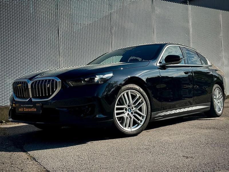 Schwarz Gebraucht 2024 BMW i5 Sport Line Limousine | 52.900 € - Bild 1/4