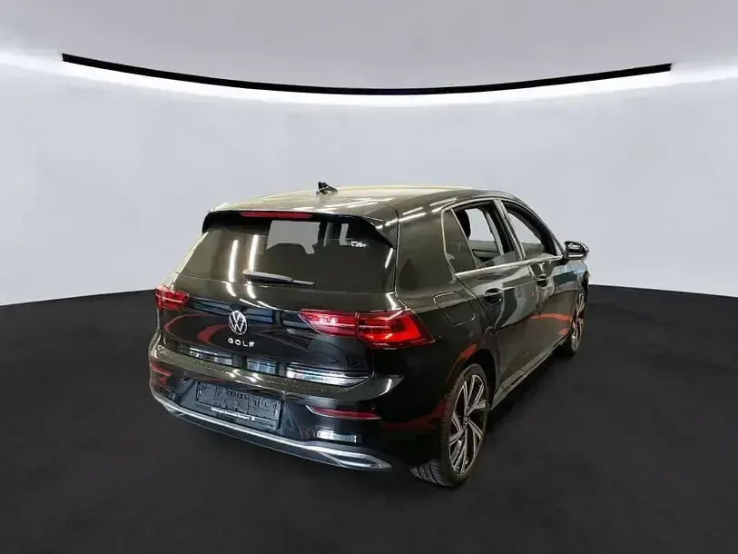 Gebraucht VW Golf VIII Style 190 PS (139 kW) 2024 Grenadillschwarz met (metallic) Limousine