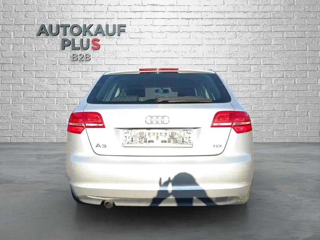 Gebraucht Audi A3 Ambiente 105 PS (77 kW) 2011 Silber Kleinwagen