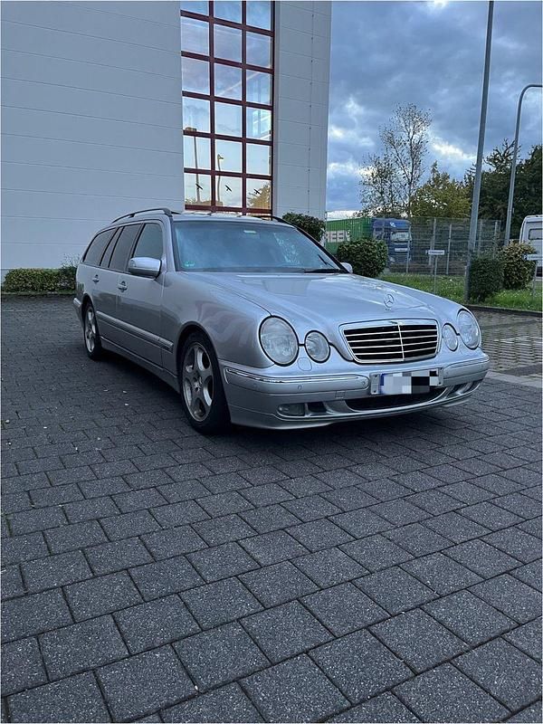 Silber Gebraucht 2002 Mercedes E270 Avantgarde Kombi | 4.350 € (Etwas zu teuer) - Bild 1/4