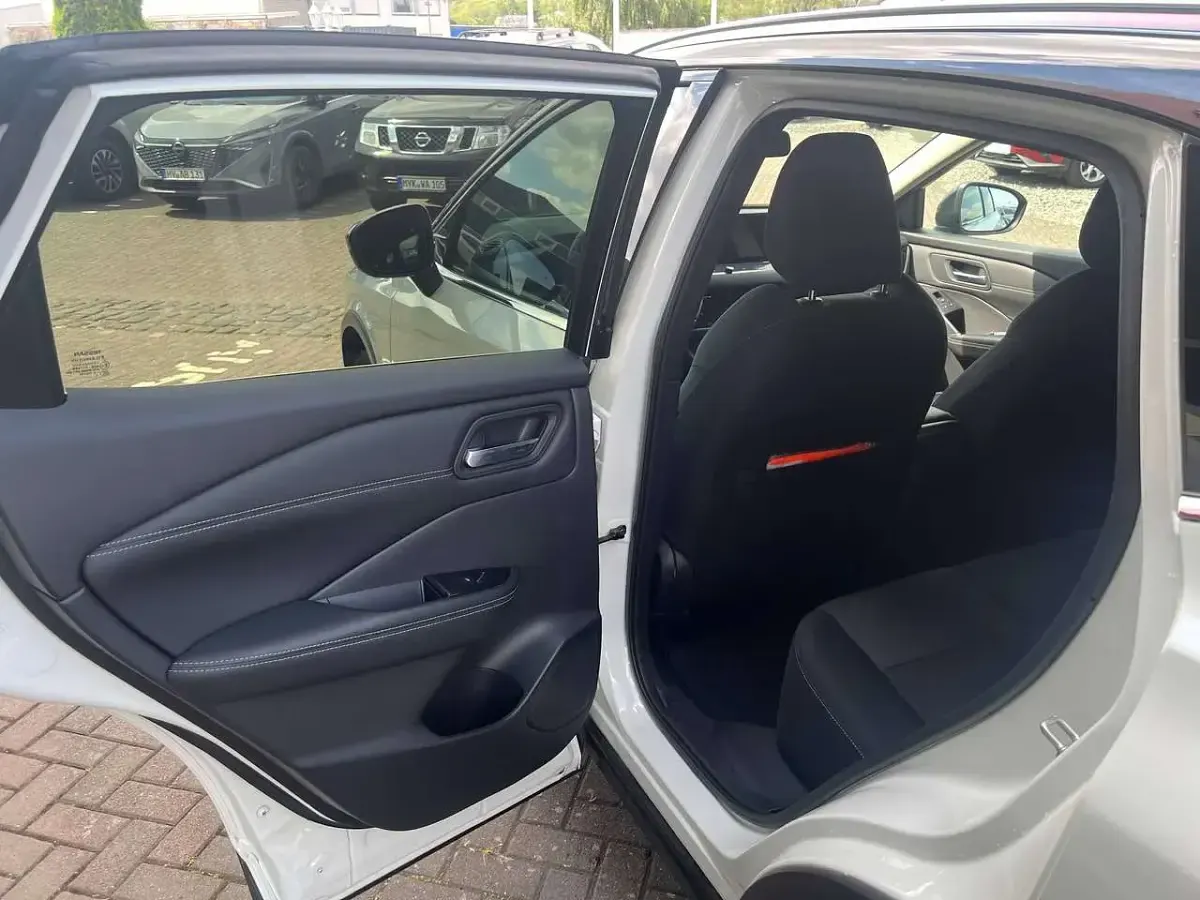 Gebraucht Nissan Qashqai N-Connecta 140 PS (102 kW) 2022 Pearl white/black m SUV