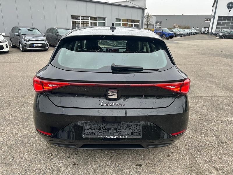 Gebraucht Seat Leon Style 131 PS (96 kW) 2022 Mitternachtsschwarz Limousine