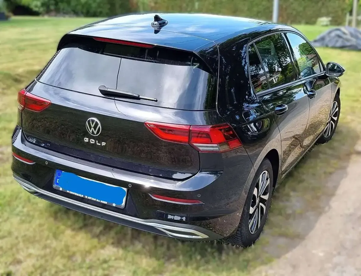 Gebraucht VW Golf VIII Active 150 PS (110 kW) 2021 Schwarz Limousine