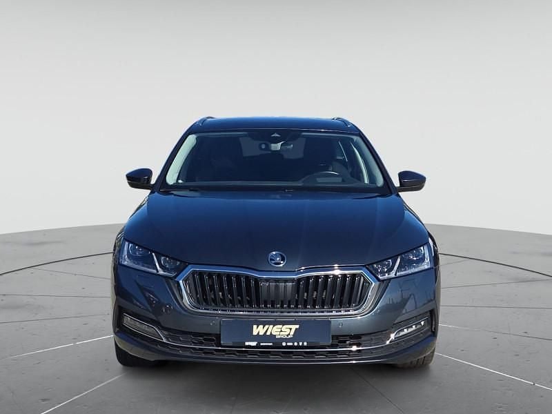 Quarzgrau metallic Gebraucht 2020 Skoda Octavia First Edition Kombi | 22.880 € (Fairer Preis) - Bild 1/4