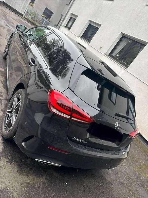 Gebraucht Mercedes A250 218 PS (160 kW) 2020 Schwarz Kleinwagen