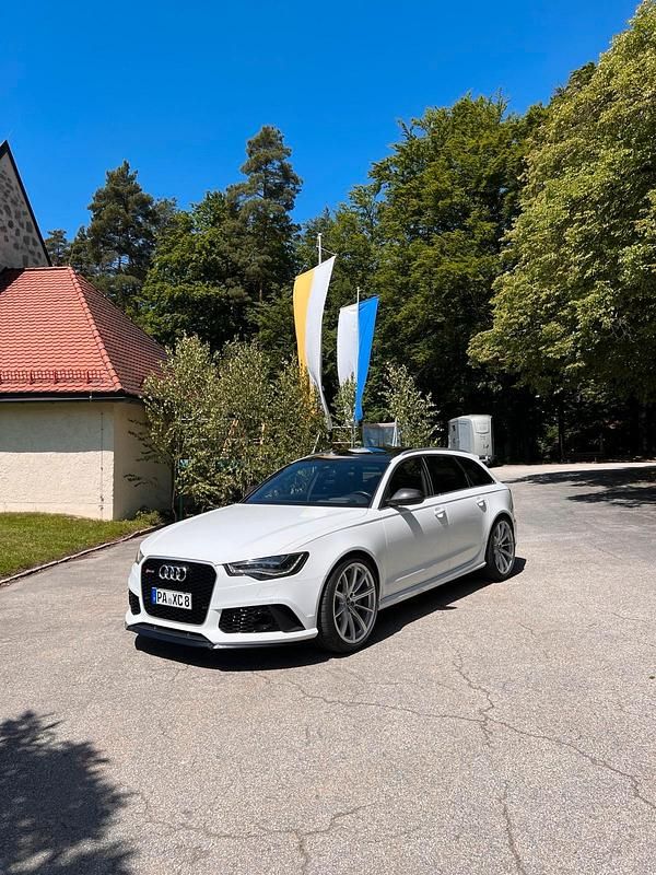 Weiß Gebraucht 2015 Audi RS6 Competition Kombi | 50.499 € (Fairer Preis) - Bild 1/4