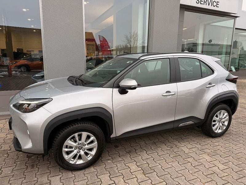 Gebraucht Toyota Yaris Cross 116 PS (85 kW) 2024 Silber SUV