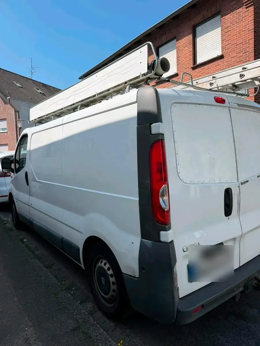 Gebraucht Opel Vivaro 114 PS (83 kW) 2010 Weiß Van / Kleinbus