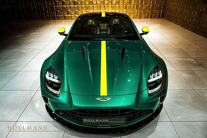 Neu Aston Martin V8 665 PS (489 kW) 2025 Podium green Coupé