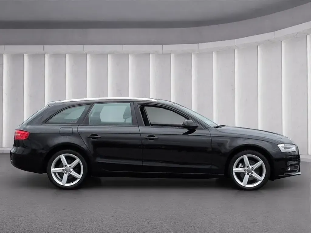 Używany Audi A4 Attraction 190 KM (139 kW) 2014 Czarny Kombi