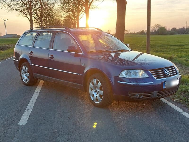 Blau Gebraucht 2001 VW Passat Kombi | 5.149 € - Bild 1/4