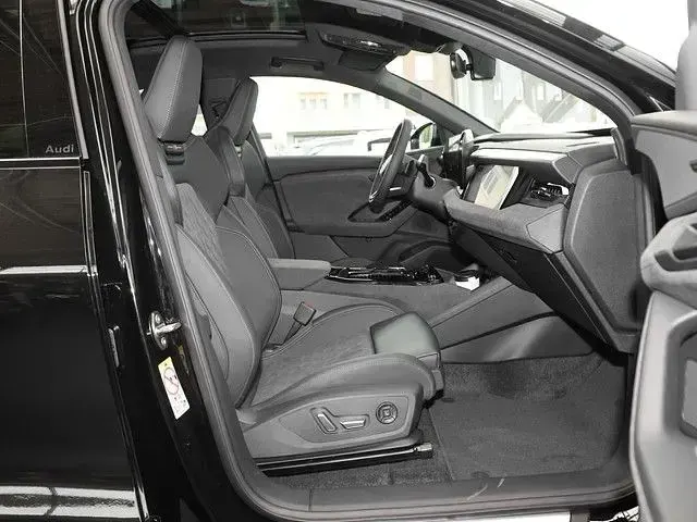 Neu Audi Q6 Sportback e-tron Business 225 kW (306 PS) 2026 Mythosschwarz metallic SUV