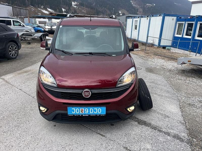 Gebraucht Fiat Doblò Lounge 95 PS (69 kW) 2017 Rot Van / Kleinbus