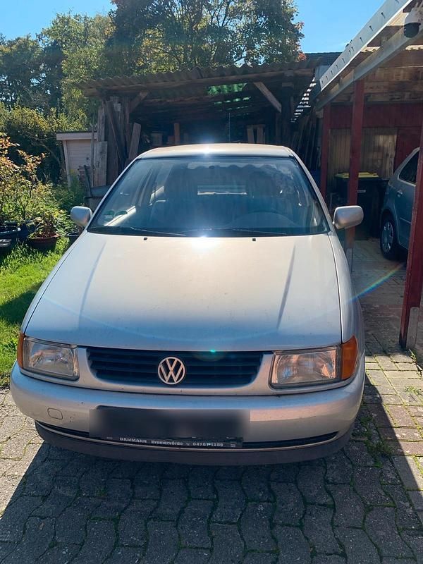 Grau Gebraucht 1998 VW Polo Kleinwagen | 900 € (Fairer Preis) - Bild 1/4