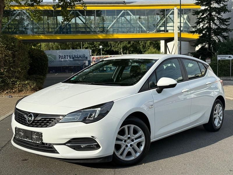 Weiß Gebraucht 2020 Opel Astra Kleinwagen | 11.300 € (Fairer Preis) - Bild 1/4