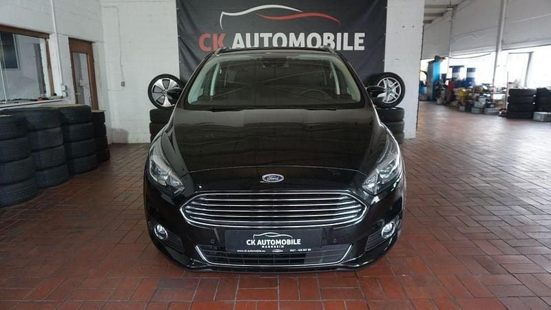 Schwarz Gebraucht 2018 Ford S-MAX Titanium Van / Kleinbus | 17.890 € (Fairer Preis) - Bild 1/4