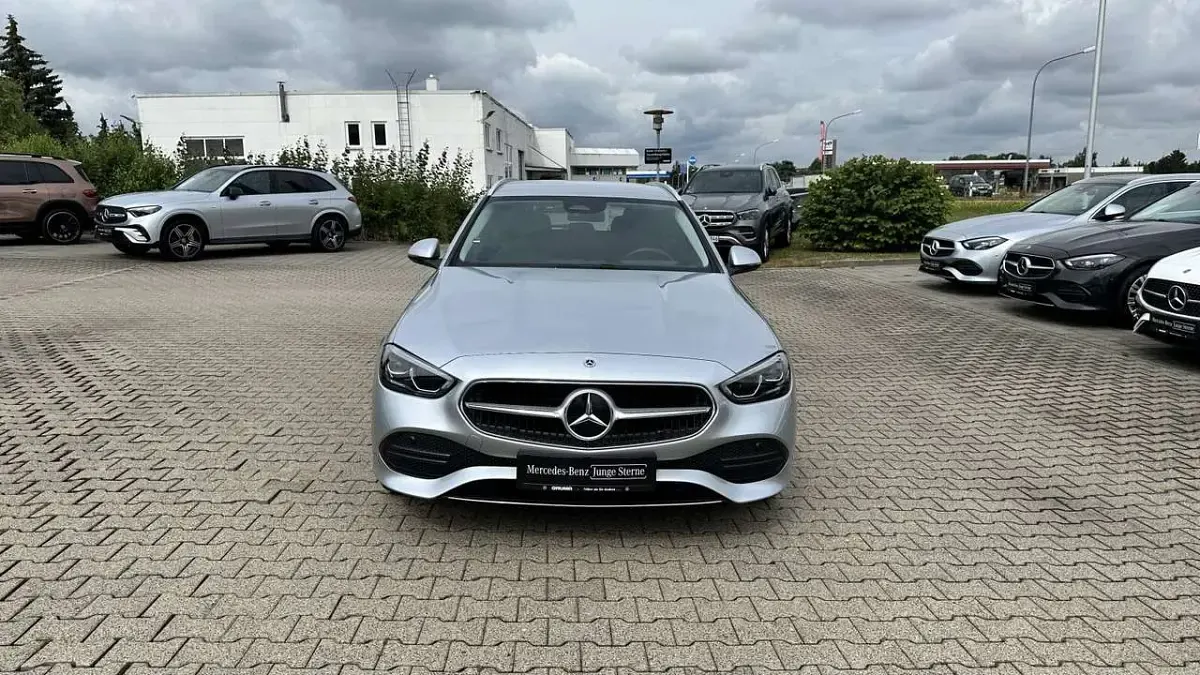 Gebraucht Mercedes C220 Avantgarde 197 PS (144 kW) 2025 Lack hightechsilber Kombi