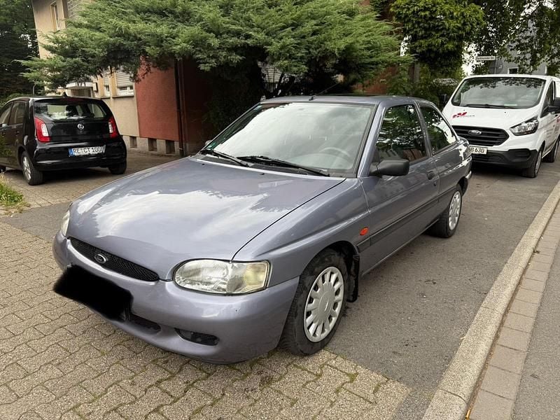 Grau Gebraucht 1997 Ford Escort Limousine | 1.000 € (Fairer Preis) - Bild 1/4
