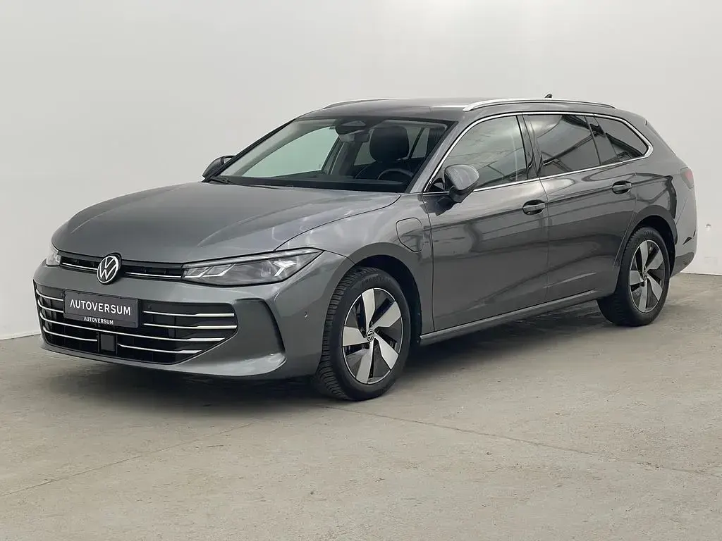 Gebraucht VW Passat 204 PS (150 kW) 2024 Grau Kombi