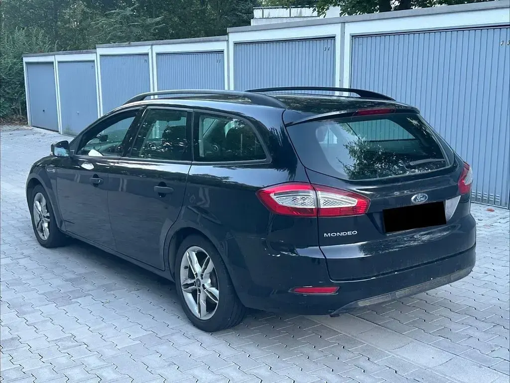 Gebraucht Ford Mondeo 120 PS (88 kW) 2011 Schwarz Limousine