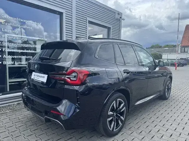 Gebraucht BMW iX3 M Sport 210 kW (286 PS) 2022 Schwarz SUV