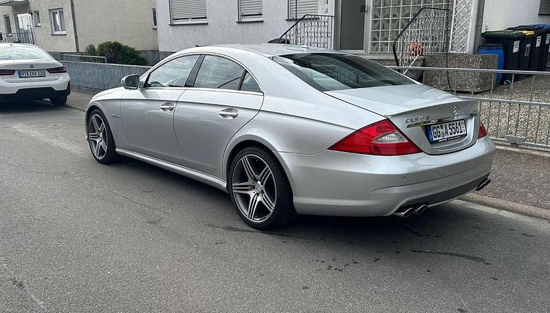 Silber Gebraucht 2008 Mercedes CLS63 AMG AMG Coupé | 14.999 € (Fairer Preis) - Bild 1/4