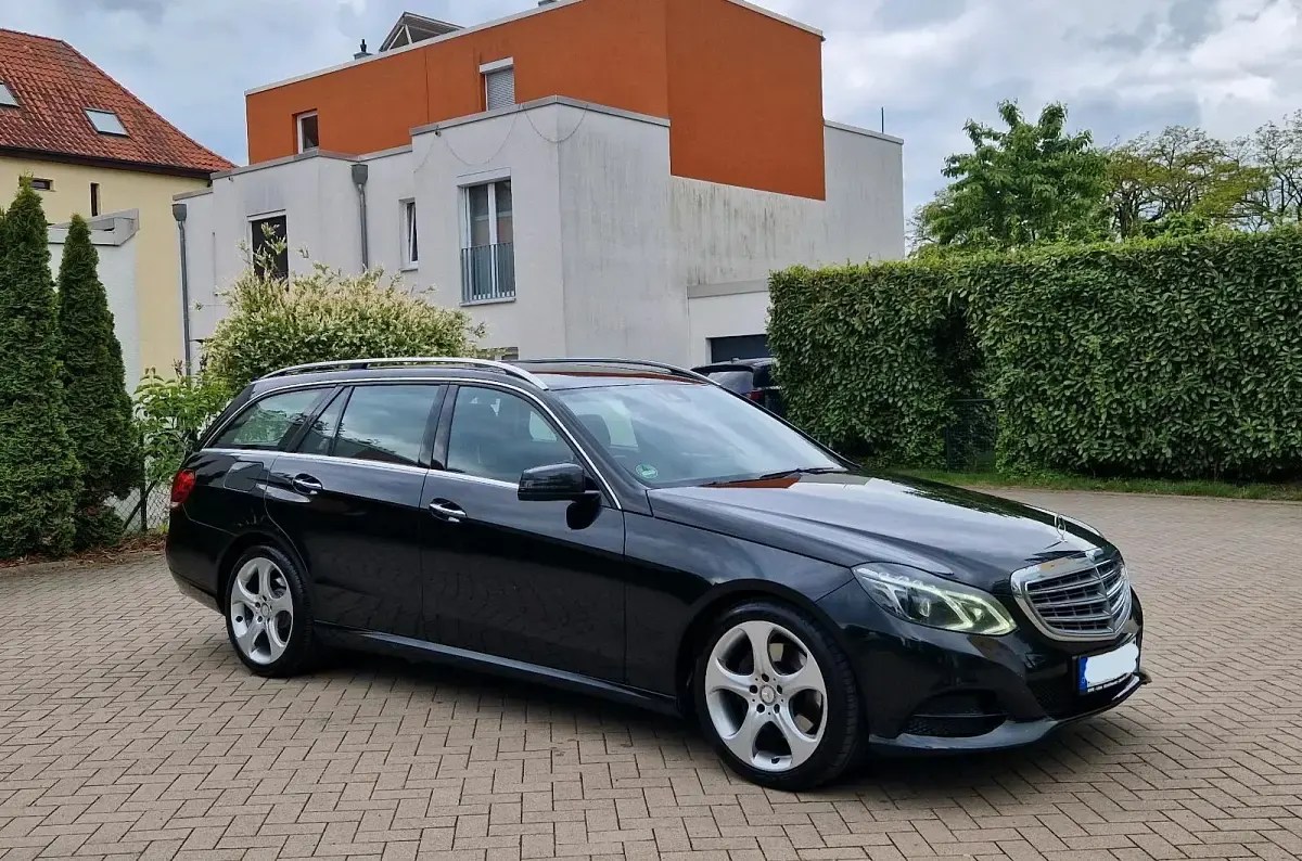 Gebraucht Mercedes E300 231 PS (169 kW) 2014 Schwarz Kombi
