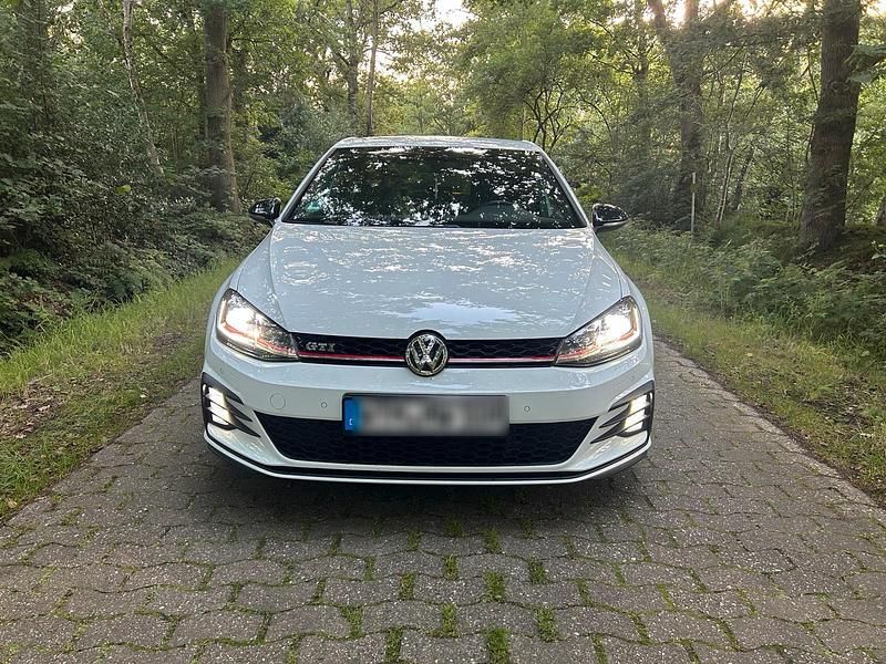 Weiß Gebraucht 2017 VW Golf VII GTI Limousine | 17.999 € - Bild 1/4