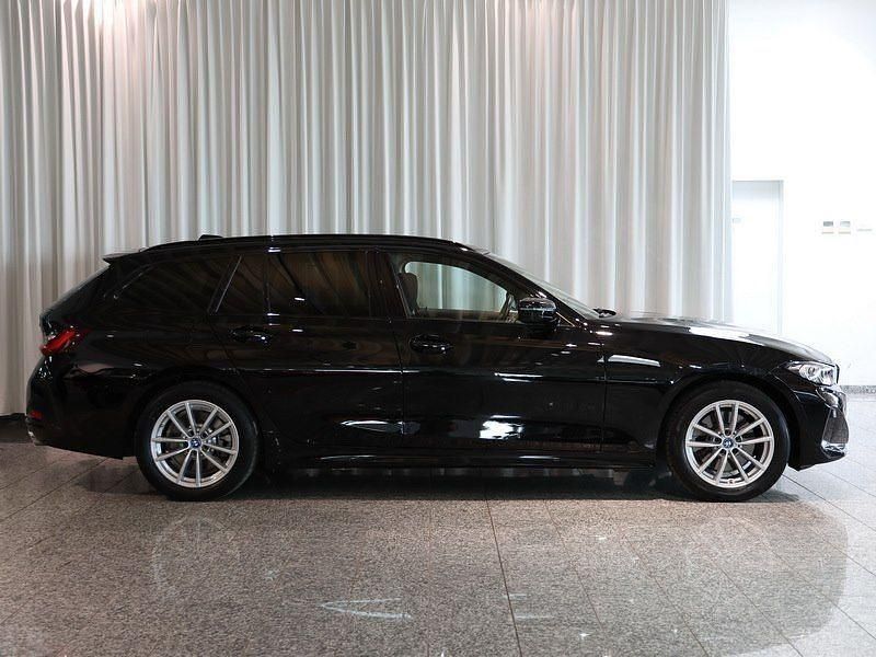 Gebraucht BMW 320e 163 PS (119 kW) 2023 Schwarz ii Kombi