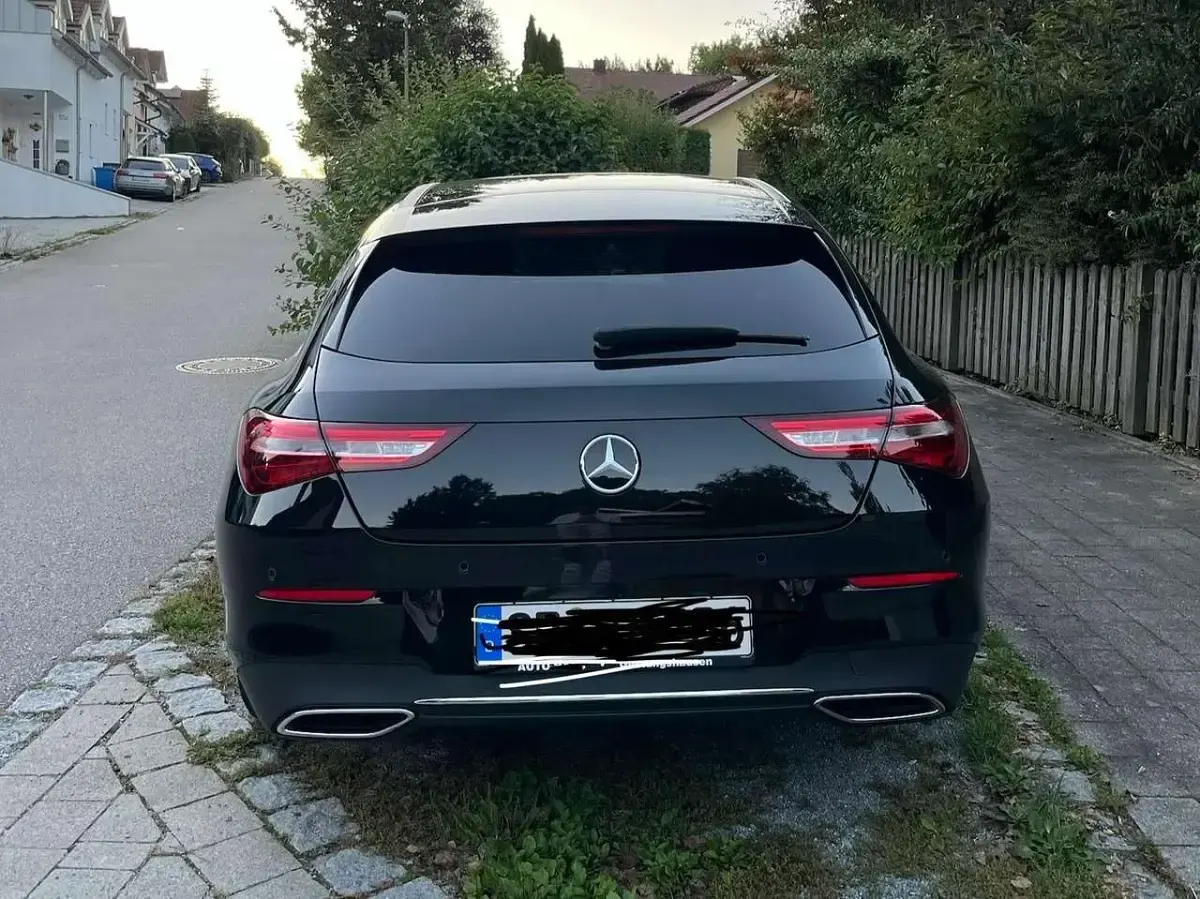 Gebraucht Mercedes CLA220 Shooting Brake 190 PS (139 kW) 2020 Schwarz Kombi