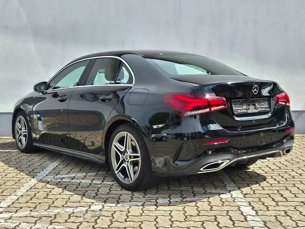 Gebraucht Mercedes A200 AMG 163 PS (119 kW) 2022 Schwarz Limousine