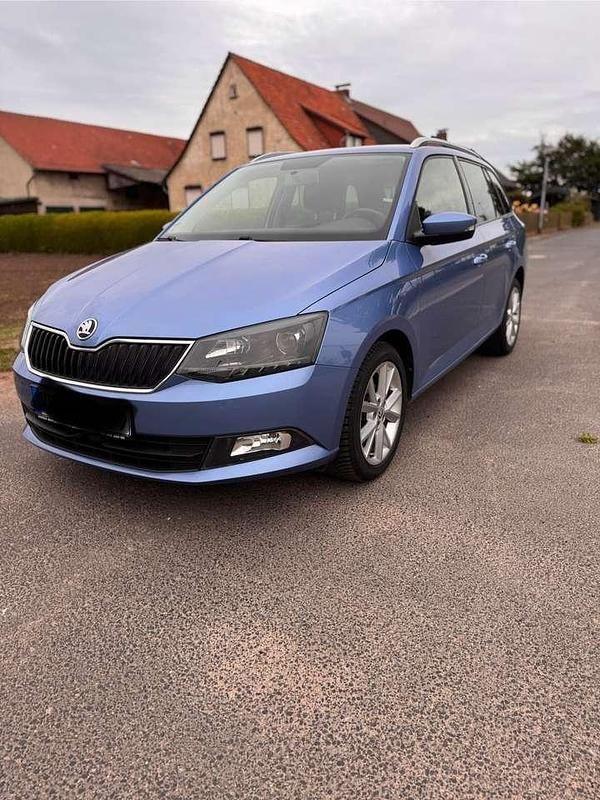 Blau Gebraucht 2016 Skoda Fabia Style Kleinwagen | 8.100 € (Etwas zu teuer) - Bild 1/4