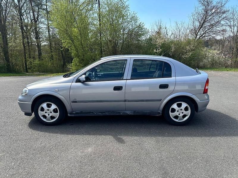Gebraucht Opel Astra 101 PS (74 kW) 2000 Grau Limousine