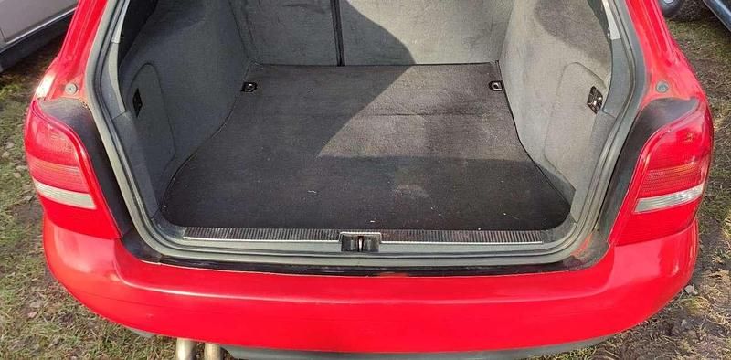 Gebraucht Audi A4 116 PS (85 kW) 2000 Rot Kombi