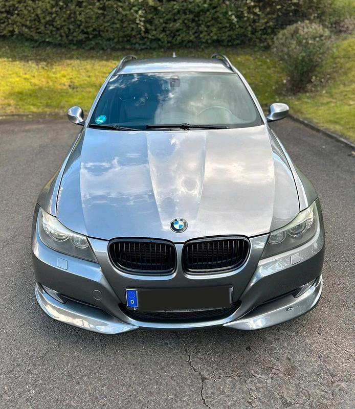 Grau Gebraucht 2009 BMW 320 Performance Kombi | 6.600 € (Etwas zu teuer) - Bild 1/4
