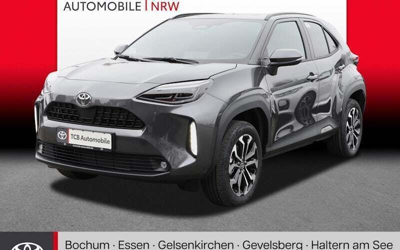 Grau Neu 2025 Toyota Yaris Hybrid Limousine | 30.989 € (Teuer) - Bild 1/4