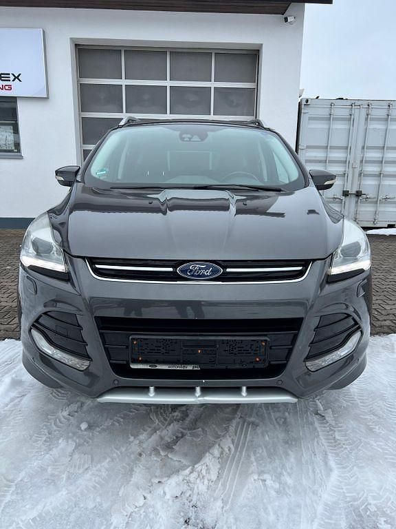 Gebraucht Ford Kuga Titanium 179 PS (131 kW) 2016 Grau SUV