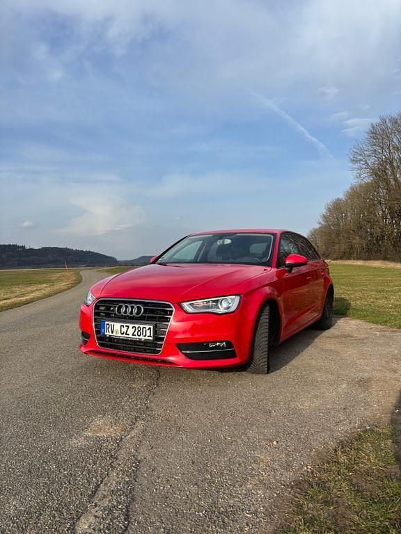 Gebraucht Audi A3 Ambition 150 PS (110 kW) 2013 Rot Limousine