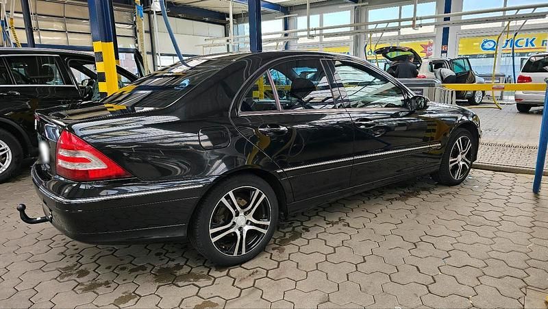 Gebraucht Mercedes C200 122 PS (89 kW) 2004 Schwarz Limousine