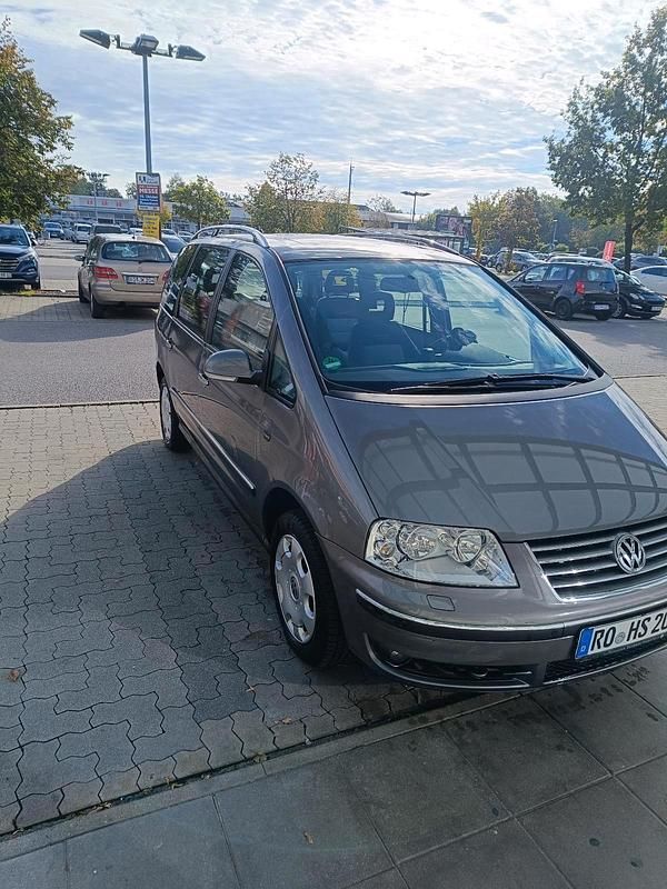 Grau Gebraucht 2008 VW Sharan Van / Kleinbus | 5.000 € (Etwas zu teuer) - Bild 1/4