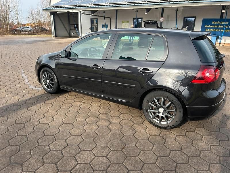Gebraucht VW Golf V 140 PS (102 kW) 2008 Schwarz Kleinwagen