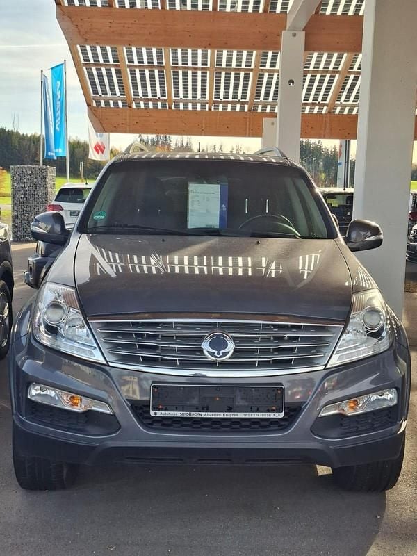 Grau Gebraucht 2016 Ssangyong (KGM) Rexton SUV | 17.990 € (Fairer Preis) - Bild 1/4