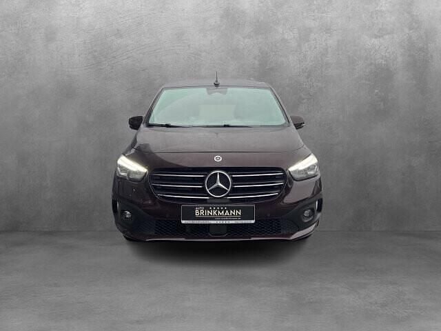 Gebraucht Mercedes T180 Progressive 131 PS (96 kW) 2024 Rubellitrot Van / Kleinbus