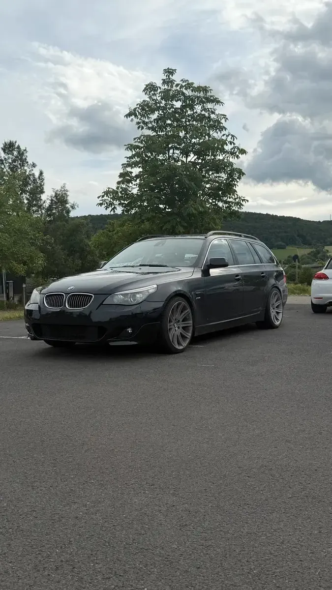 Gebraucht BMW 525 197 PS (144 kW) 2009 Schwarz Kombi