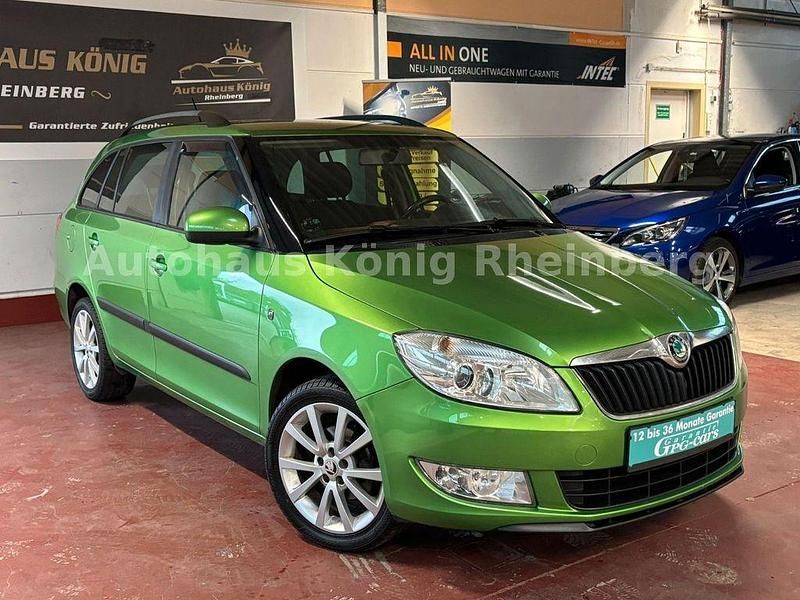 Grün Gebraucht 2012 Skoda Fabia Family Kleinwagen | 3.490 € (Fairer Preis) - Bild 1/4