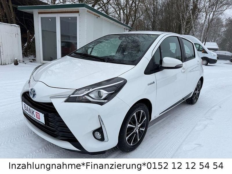 Gebraucht Toyota Yaris Hybrid Team 75 PS (55 kW) 2018 Weiß Limousine