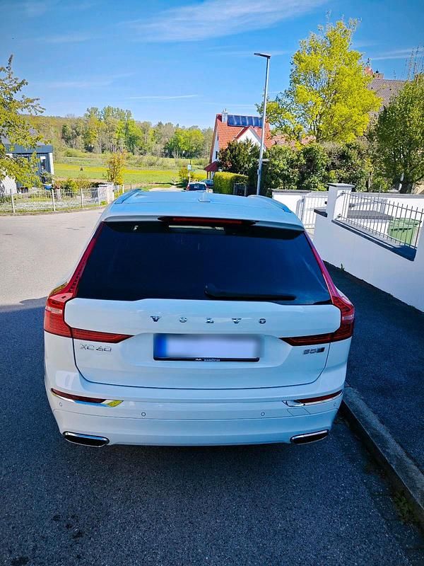 Gebraucht Volvo XC60 235 PS (172 kW) 2020 Weiß SUV