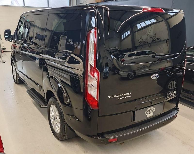 Gebraucht Ford Tourneo 131 PS (96 kW) 2020 Schwarz Van / Kleinbus