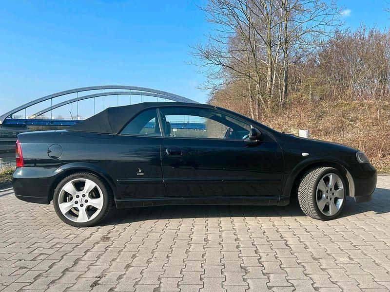 Gebraucht Opel Astra Cabriolet 147 PS (108 kW) 2003 Schwarz Cabrio